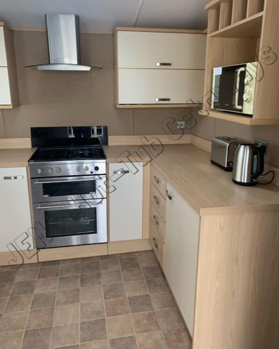 Jems Hot-Tub Getaways 8 Berth At Tattershall Lakes 外观 照片
