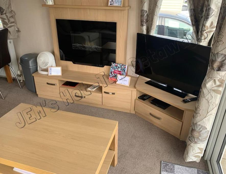 Jems Hot-Tub Getaways 8 Berth At Tattershall Lakes 外观 照片